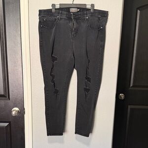 Torrid sky high skinny Black Ripped jeans